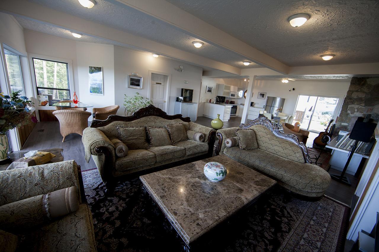 Shangri-La Oceanfront Vacation Home Bedwell Harbour Exterior foto