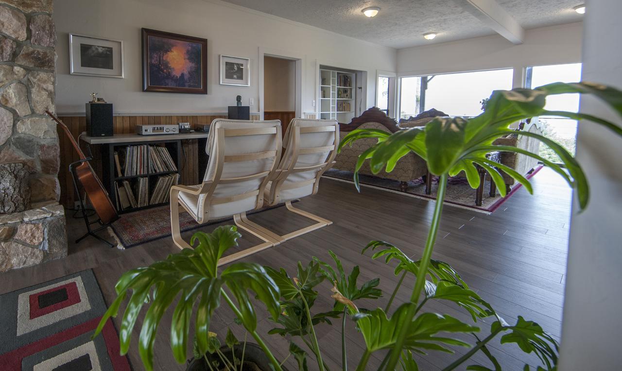Shangri-La Oceanfront Vacation Home Bedwell Harbour Exterior foto
