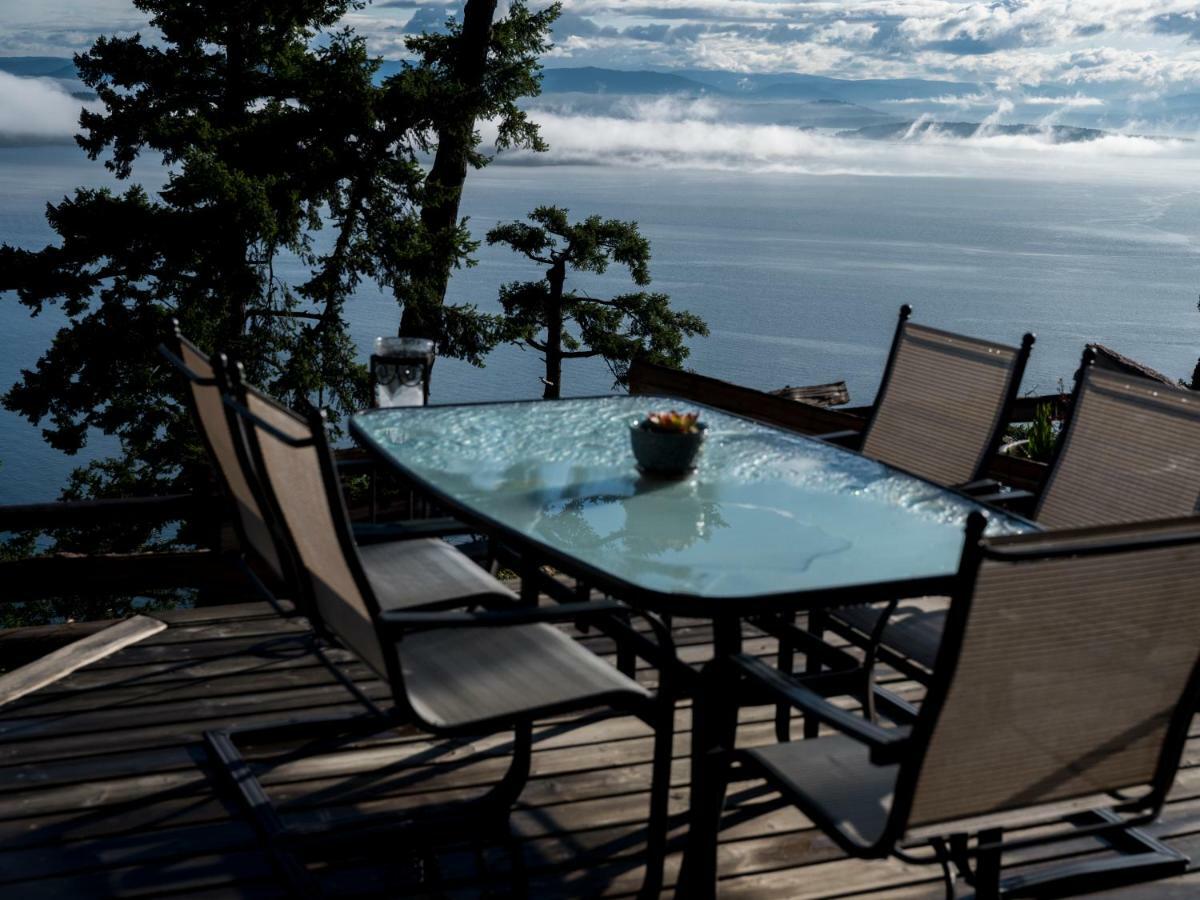 Shangri-La Oceanfront Vacation Home Bedwell Harbour Exterior foto