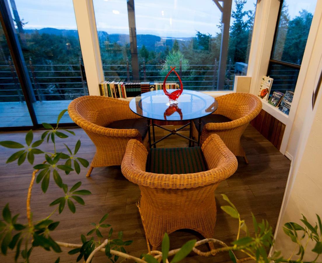 Shangri-La Oceanfront Vacation Home Bedwell Harbour Exterior foto
